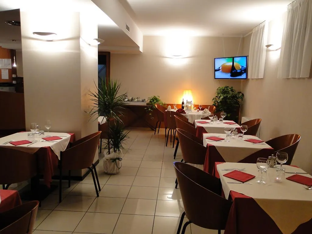 Hotel Moderno Grumello del Monte Italy