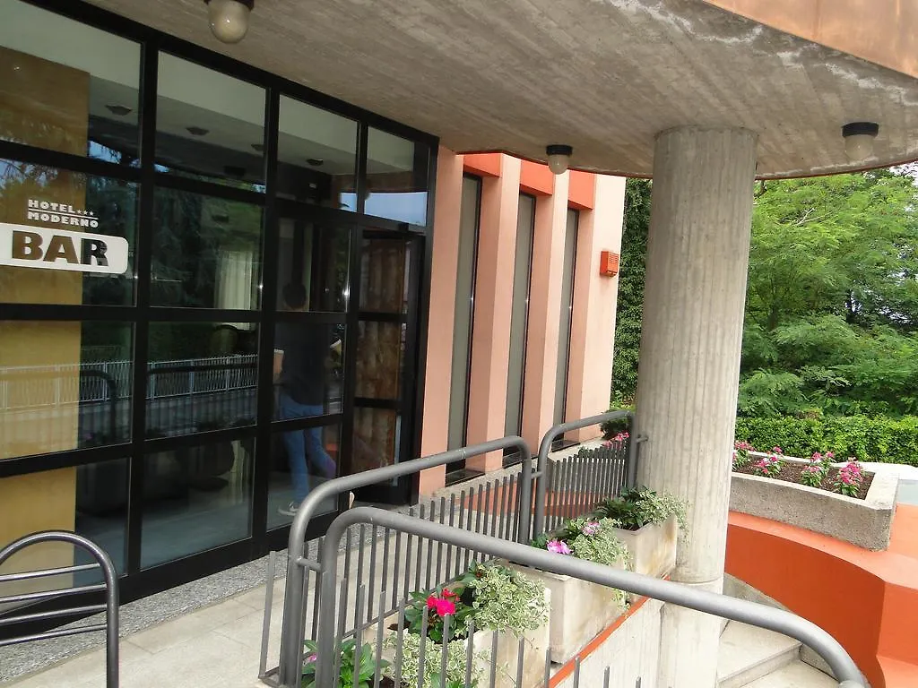 Hotel Moderno Grumello del Monte 3*,